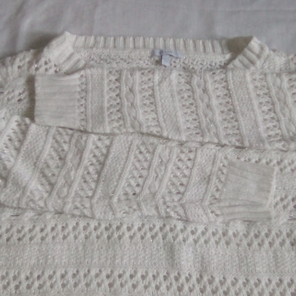 Delia's white sweater - Picture 4 of 5